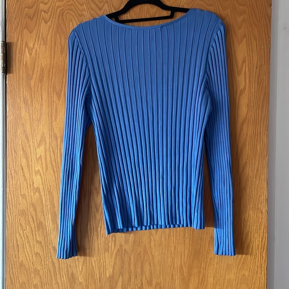 Veronica Beard- Blue long sleeve shirt! - Picture 2 of 5